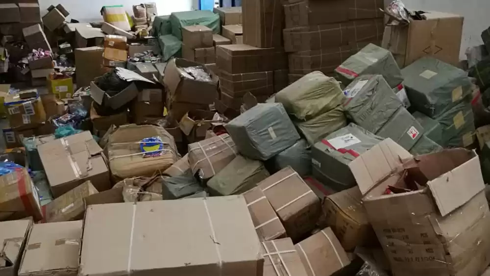 napoli sequestro giocattoli falsi 28 marzo