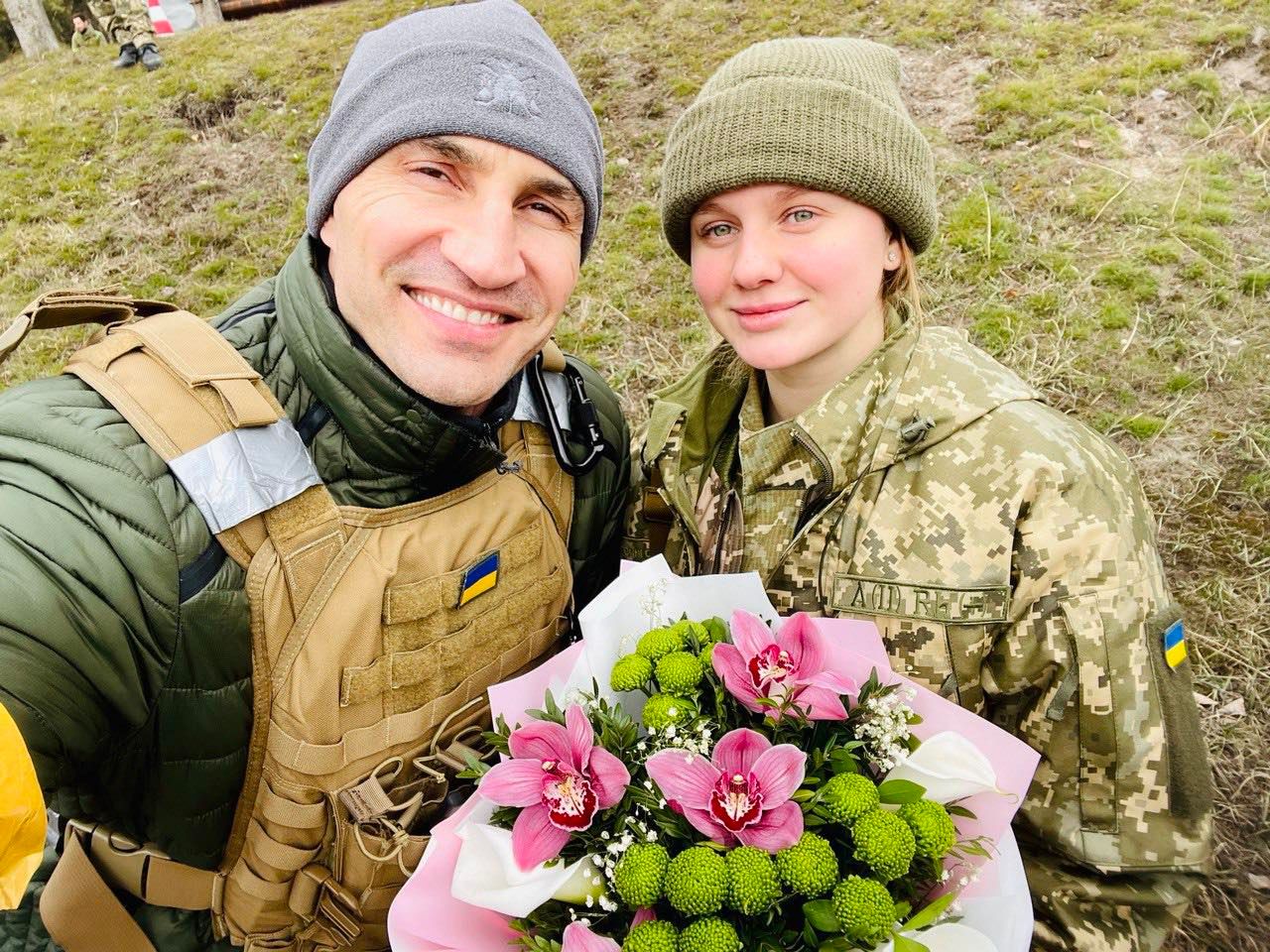 matrimonio-soldati-kiev-posto-blocco