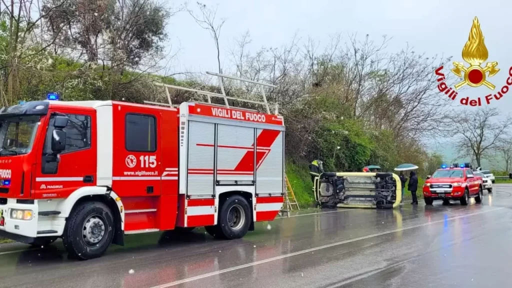 flumeri auto si ribalta 2 aprile