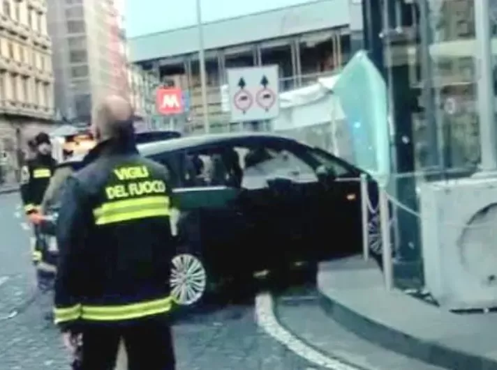 napoli auto ascensore metropolitana