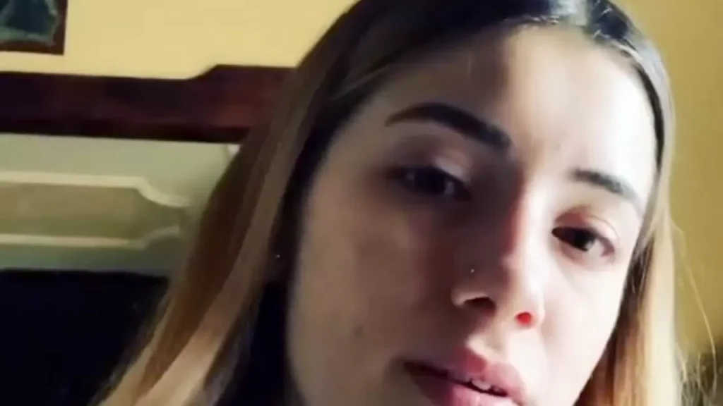 napoli ragazza aggredita rapinata tik tok