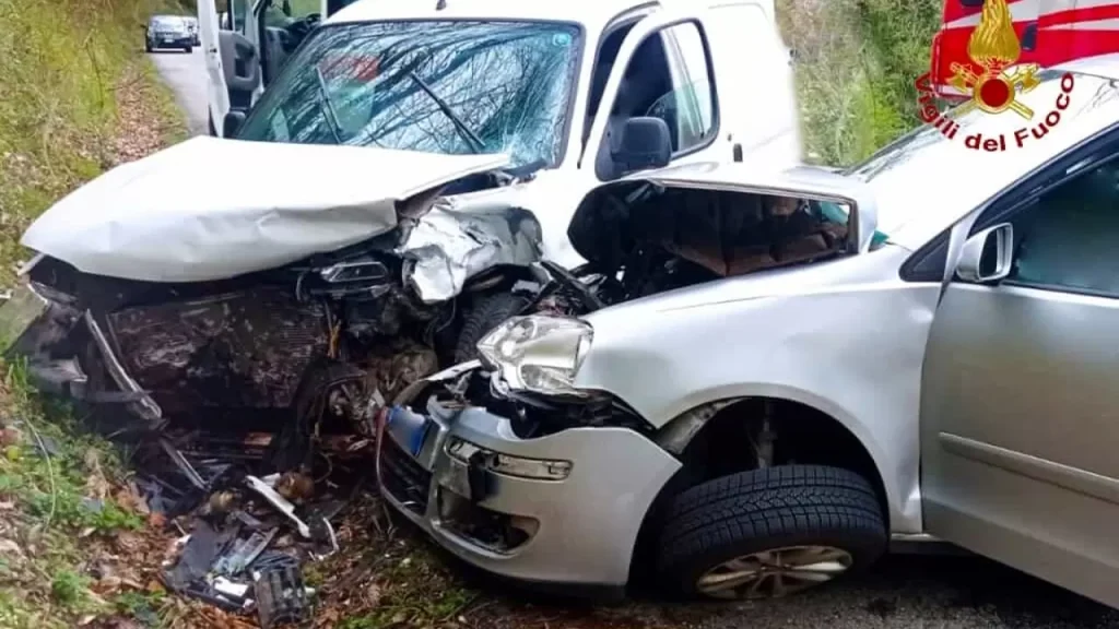 incidente auto Avellino 4 aprile