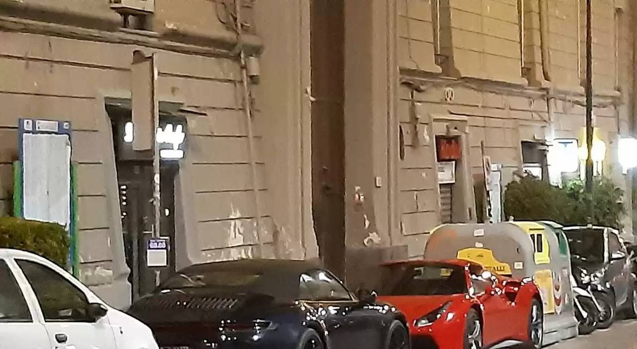 ferrari parcheggiate