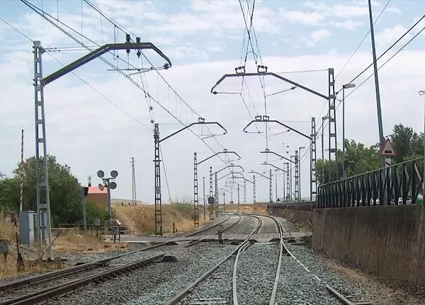 napoli cavo linea elettrica cade treno