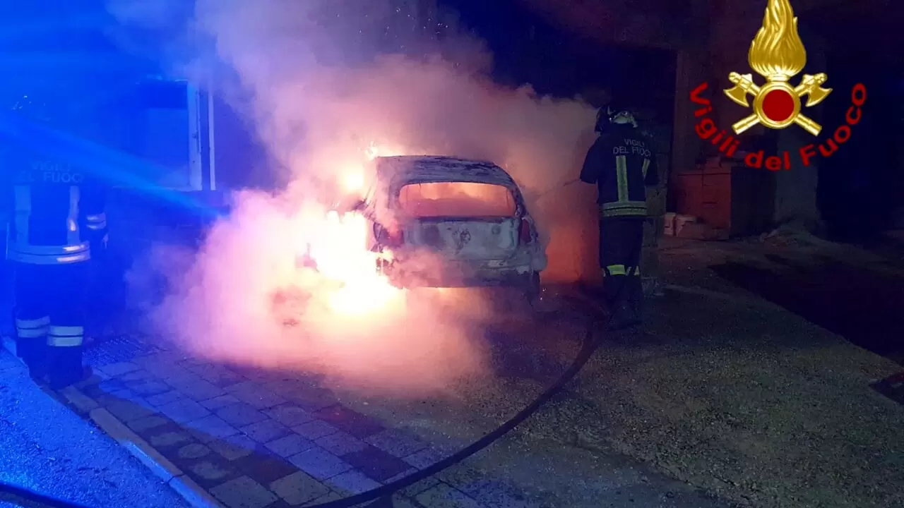 incendio auto montefusco 3 maggio