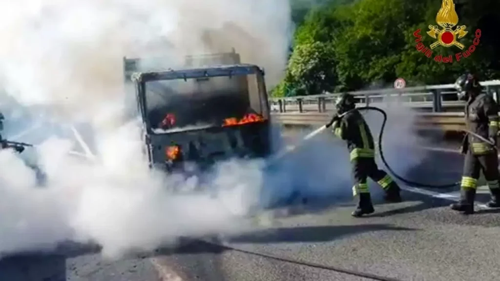 monteforte irpino autocarro incendio