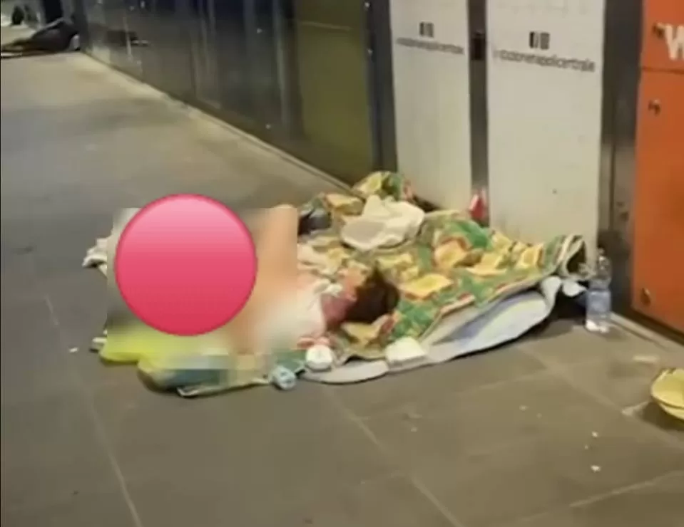 napoli-rapporto-sessuale-piazza-garibaldi-video