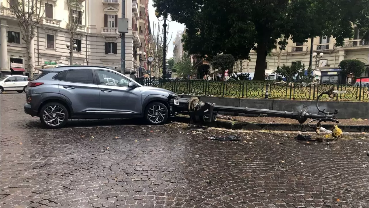 vomero auto contro aiuola