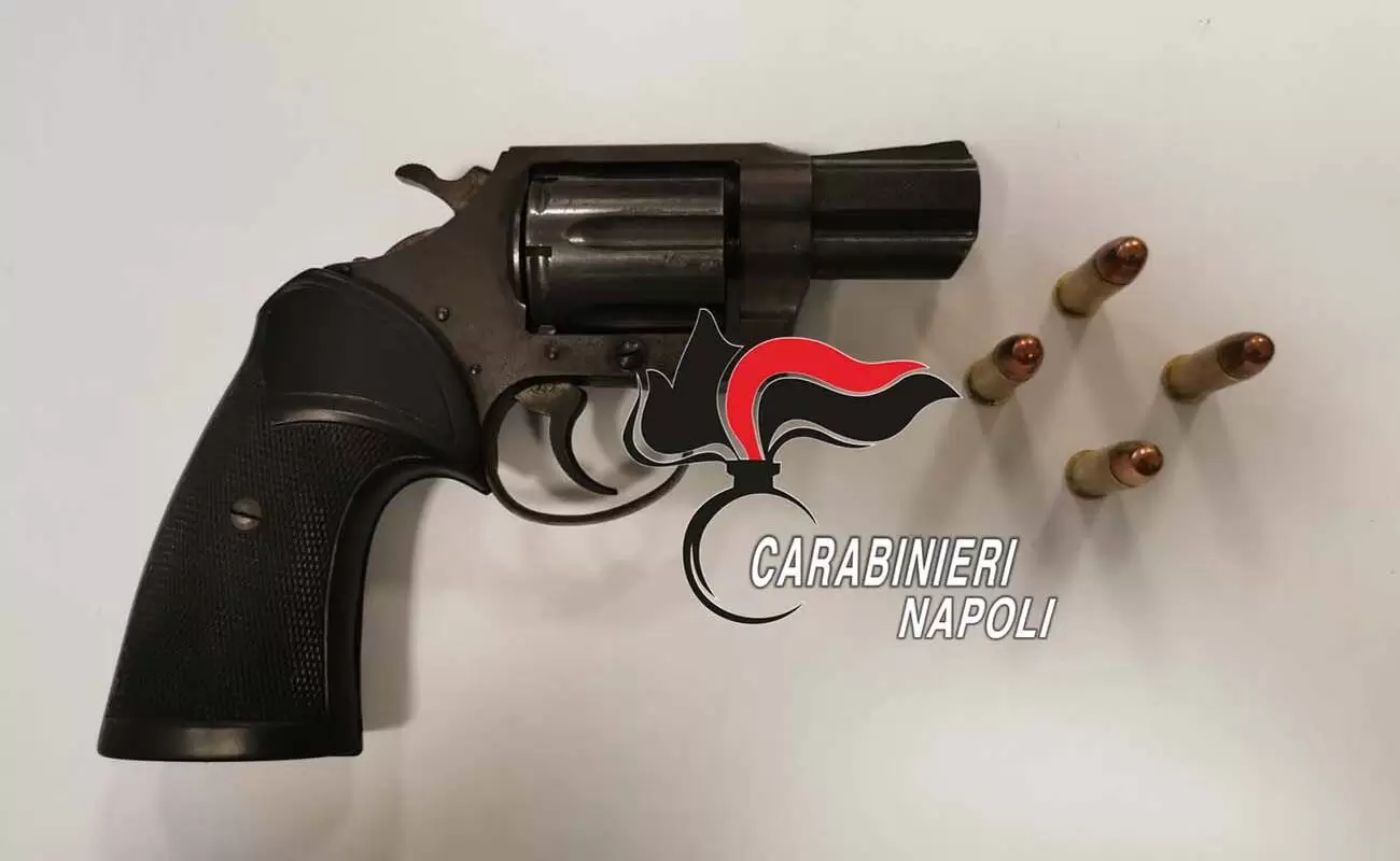 napoli revolver carico auto