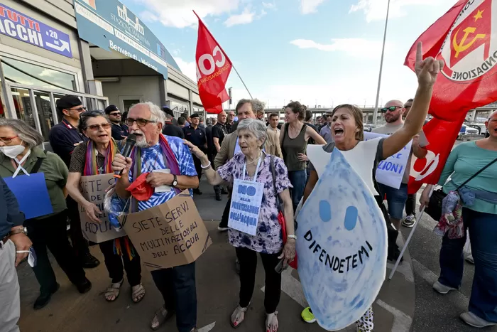 Napoli-acqua-protesta