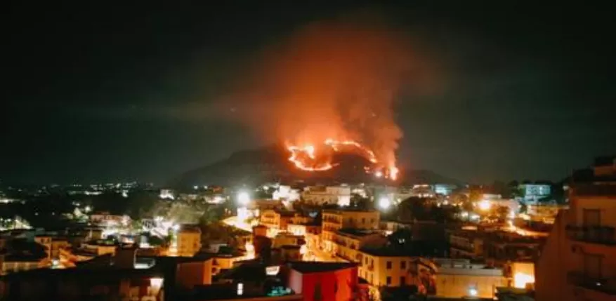 incendio monte barbaro pozzuoli