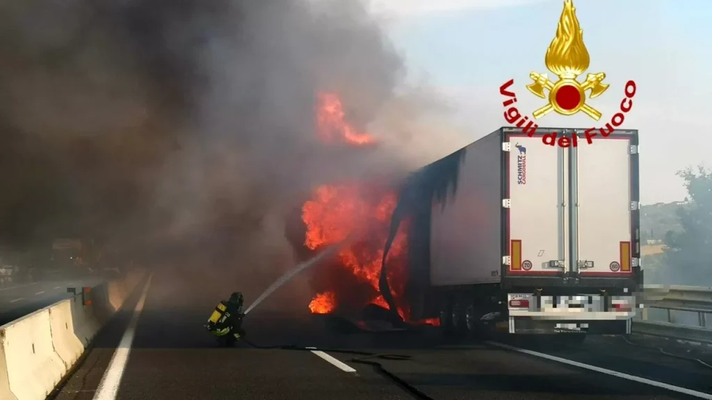 incendio a16 napoli canosa