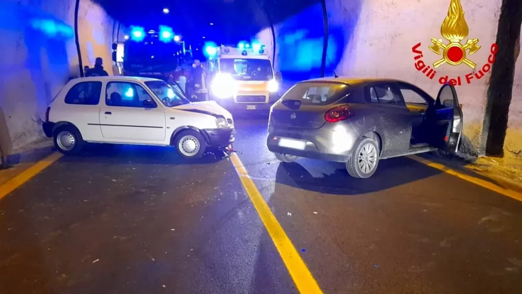 incidente raccordo avellino salerno