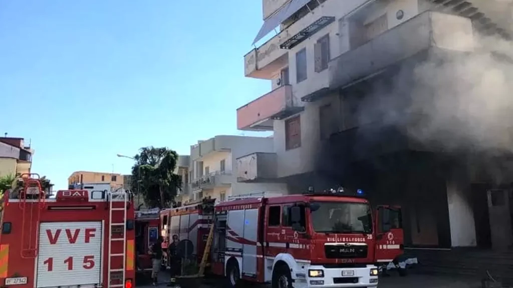 vasto incendio afragola