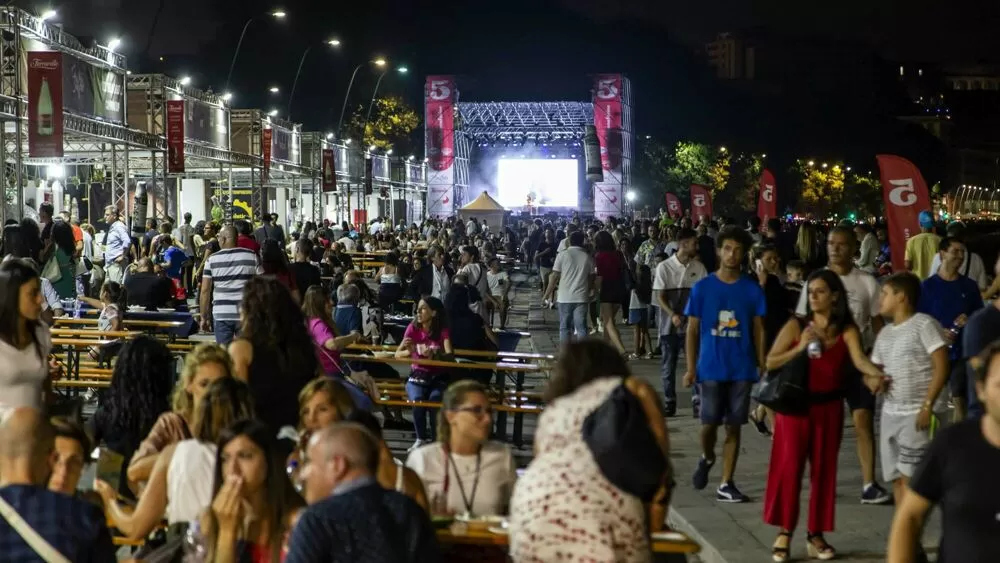 bufala fest napoli aggrediscono poliziotti