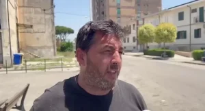 frattamaggiore uomo fiamme videochiamata chi è stato