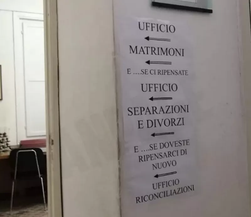 cartello ufficio comunale napoli