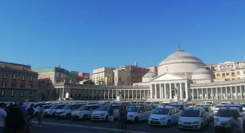 Napoli sciopero taxi 12 luglio