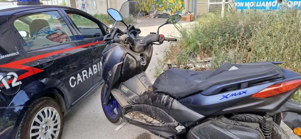 napoli furto scooter