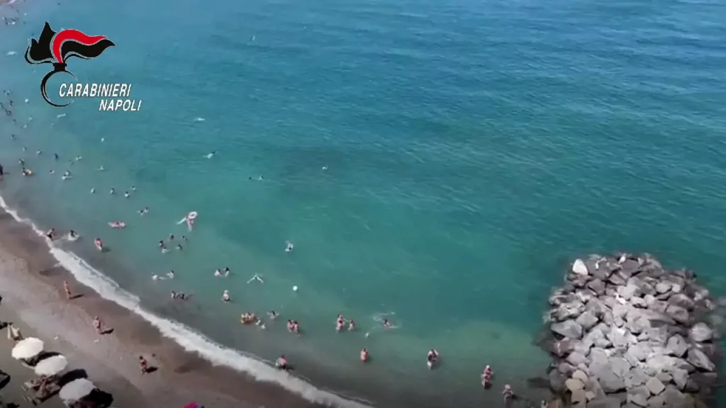 sorrento-carabinieri-controlli-spiaggia-costume