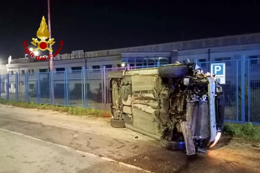 incidente-avellino-auto-ribalta-via-Pianodardine