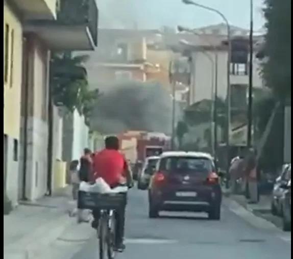 sant'antimo incendio auto rifiuti