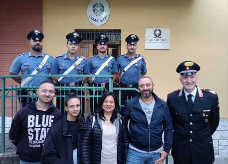 ancona famiglia incontra carabinieri