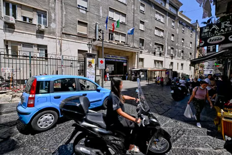 napoli calci schiaffi medico pellegrini