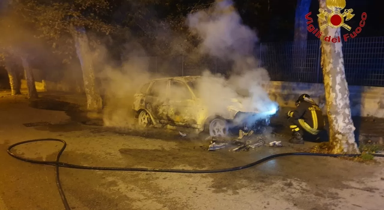 incendio-quadrelle-auto-operaio-fiamme