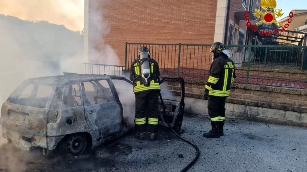 ariano irpino auto avvolta fiamme