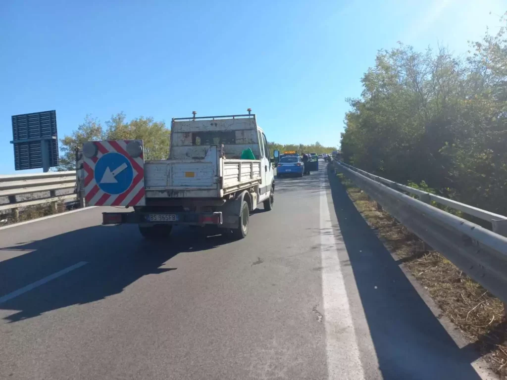 incidente auto morto raccordo autostradale