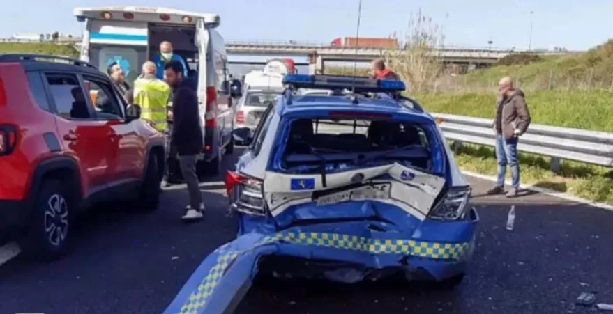 tentata corruzione agenti napoli