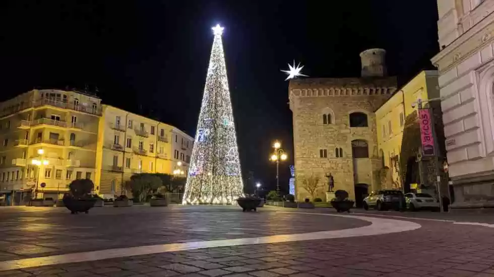 caro-energia-bollette-luci-natale-benevento