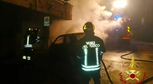 auto fiamme solofra