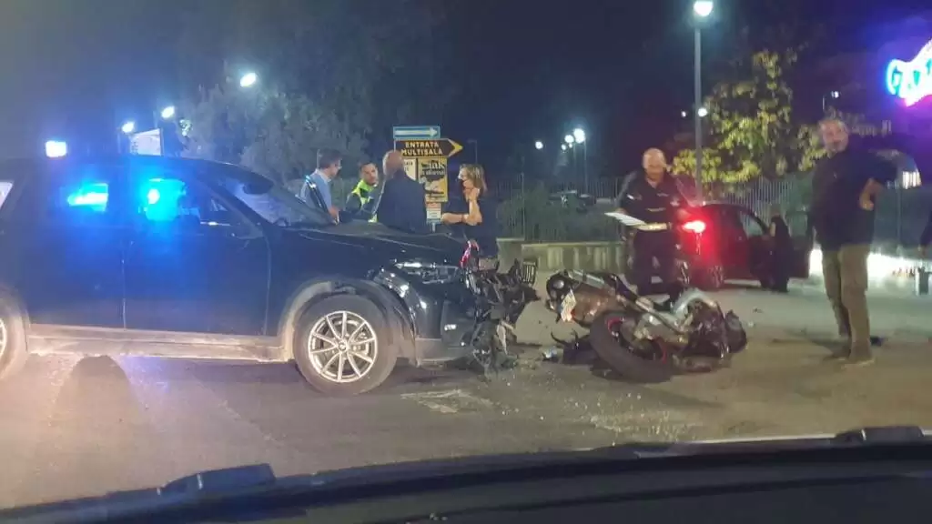 benevento incidente auto moto