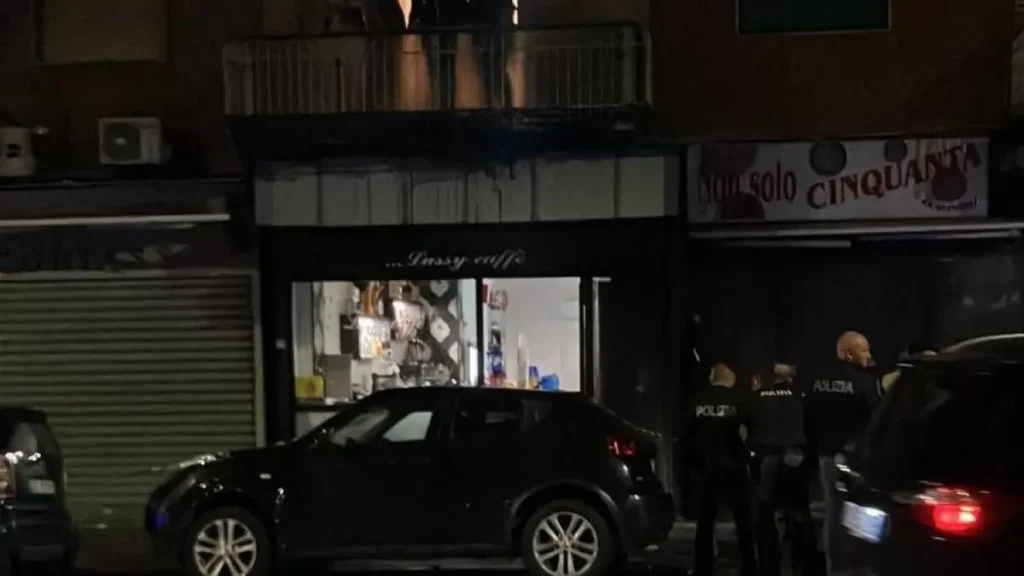 napoli bomba esplode bar