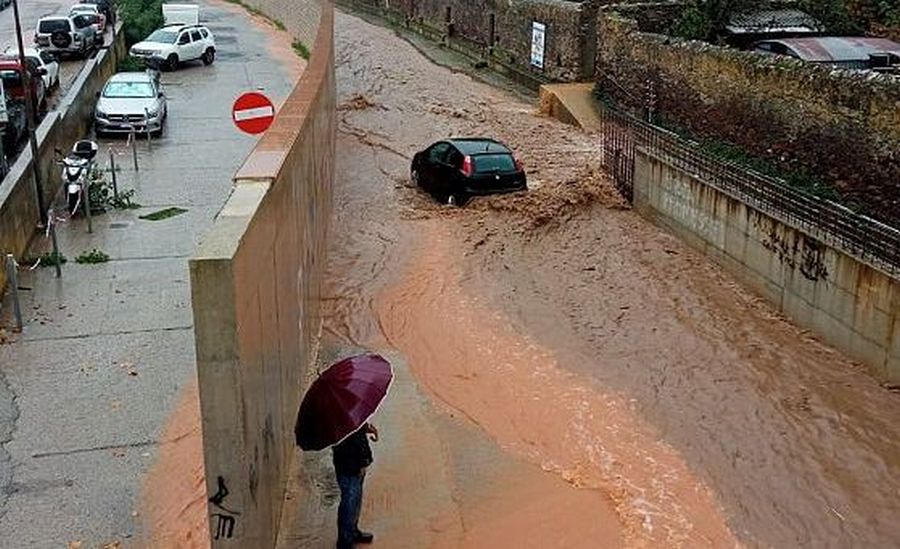 Nubifragio All’isola D’Elba: Persone Intrappolate Auto Trascinate Dal ...