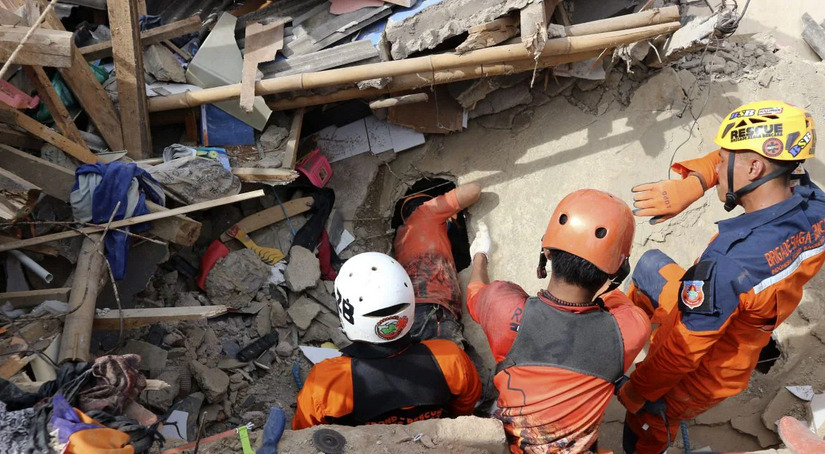 terremoto indonesia bimbo estratto vivo macerie