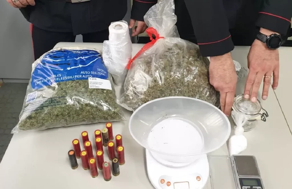 droga armi illegalmente detenute sant'antonio abate poggiomarino