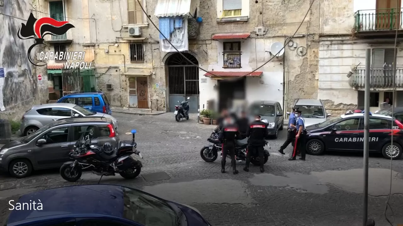 dà fuoco uomo benzina napoli