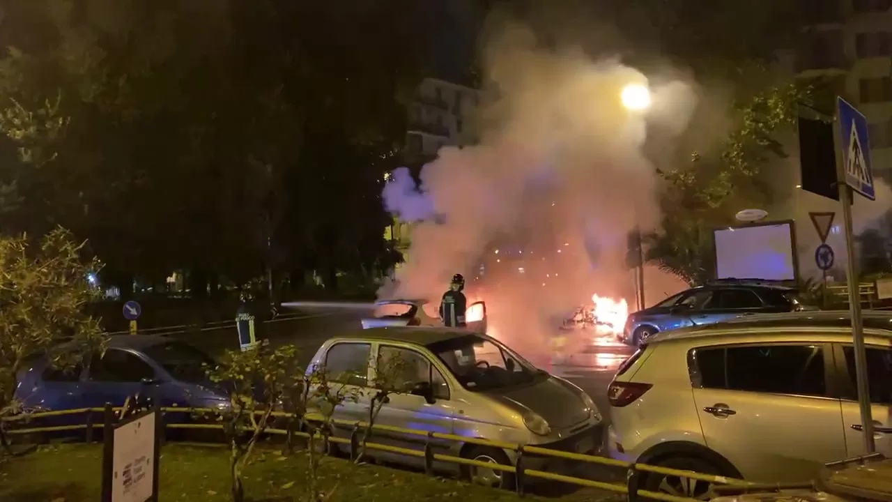 vomero auto fiamme medaglie oro