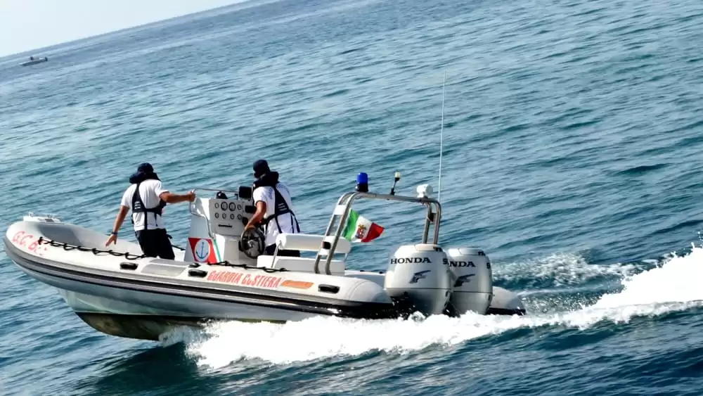 procida barca affonda salvato