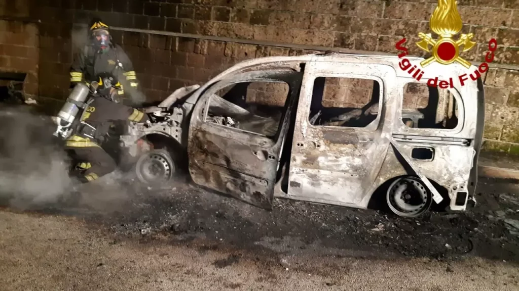 incendio auto solofra