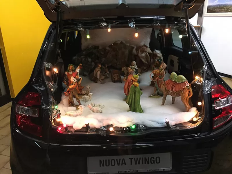 rubare presepe auto Napoli