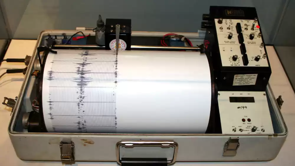 terremoto campi flegrei oggi 11 dicembre