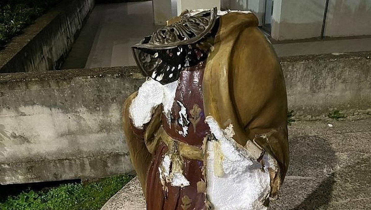 tufino-statua-san-bartolomeo-danneggiata