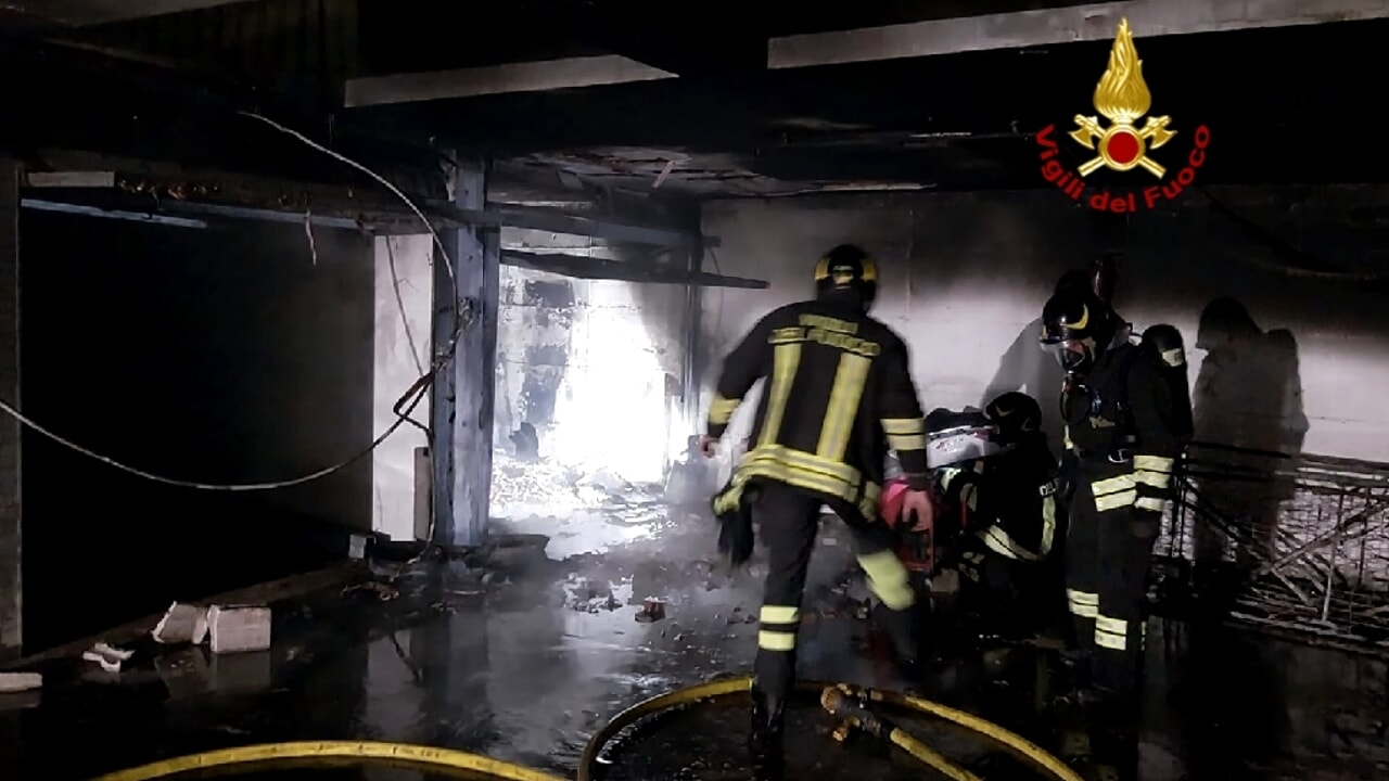 lioni incendio garage appartamento