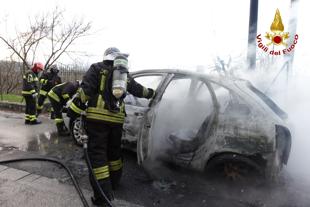 incendio auto aiello del sabato