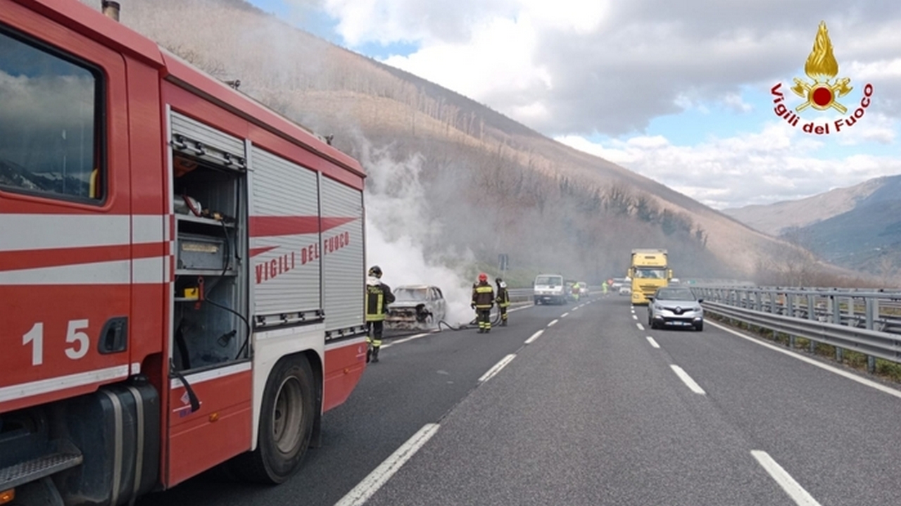 auto-fiamme-16-monteforte-irpino-incendio