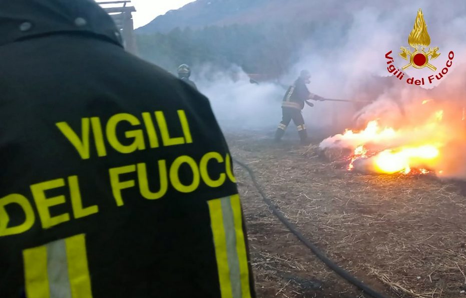 serino incendio deposito agricolo